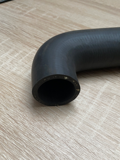 Kühlerschlauch unten von der Wasserpumpe zum Hochleistungskühler bei Rekord E mit den Motoren 17N 19N 20N/S