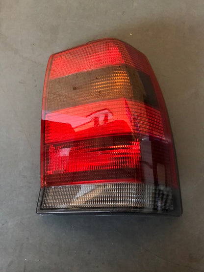 Original GM Opel Omega A Heckleuchte rechts Neu