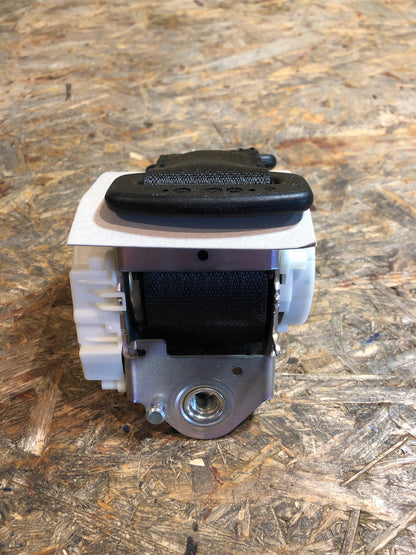 Original GM Opel Meriva B Sicherheitsgurt Rücksitzbank hinten Mitte Neu