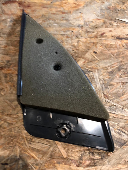 Original GM Opel Omega A Einsatzecke innen rechts Neu