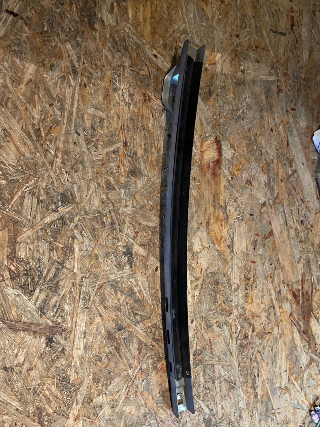 Original GM Opel Kadett E Führungsschiene Fensterführung hinten Neu