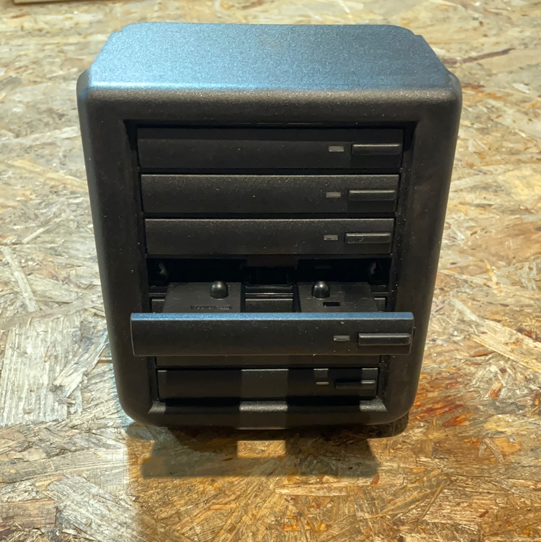 Original GM Opel Omega B Kassettenbox Neu