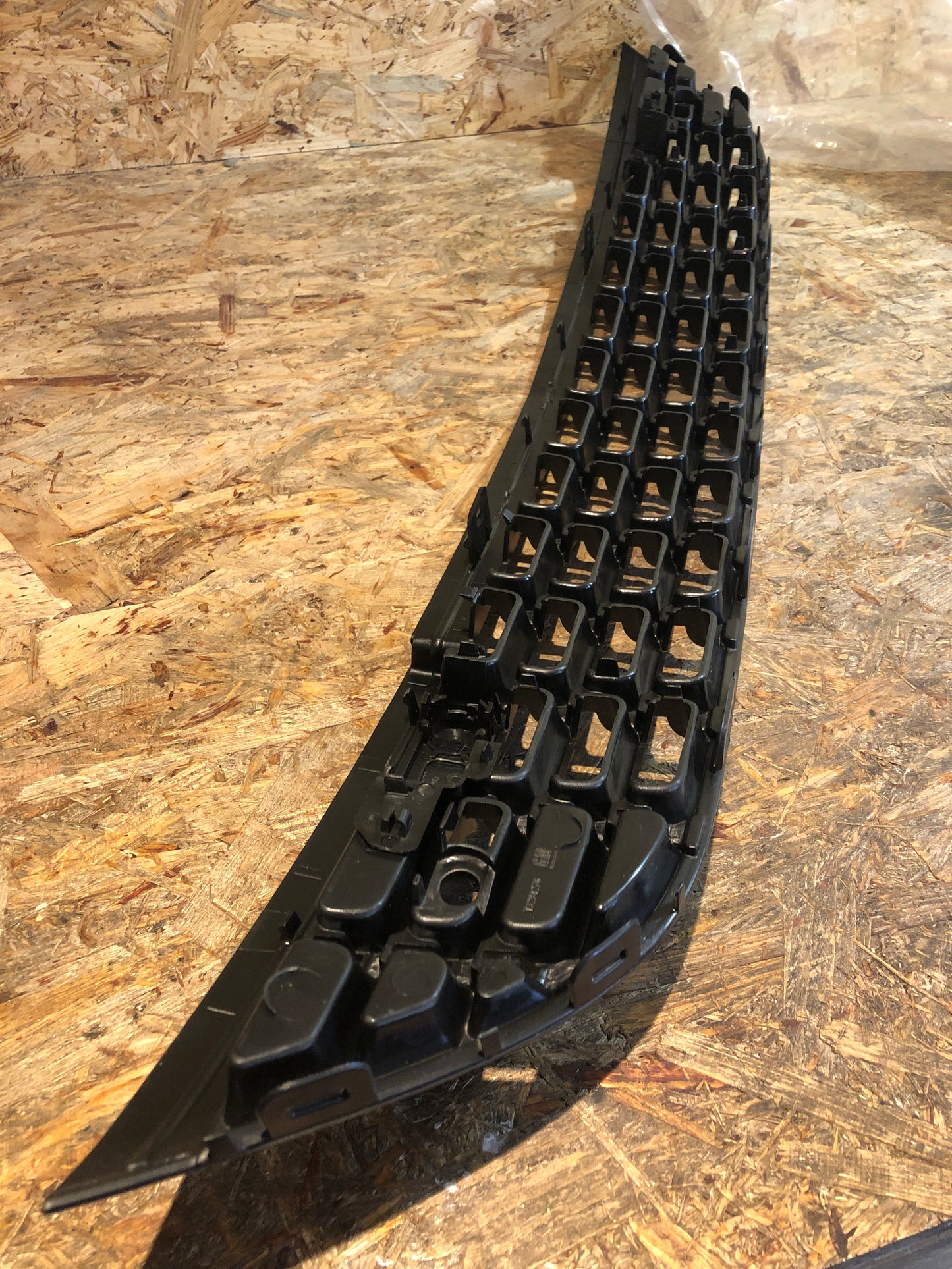 Original Opel Astra J Unterer Kühlergrill Neu