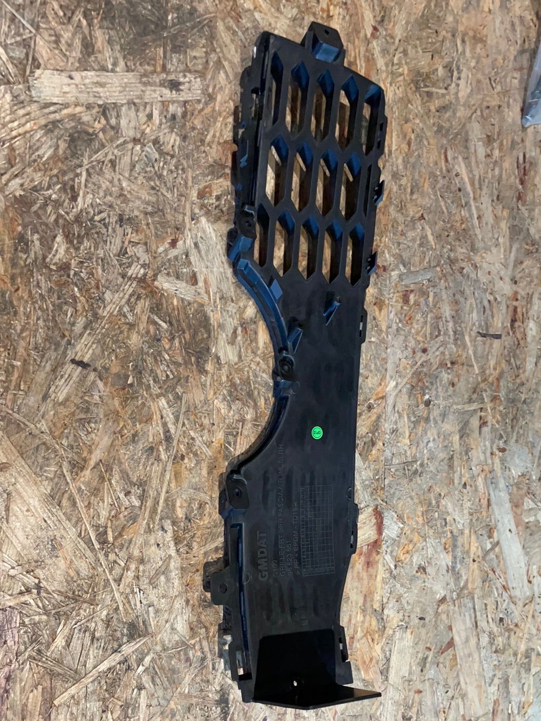 Original GM Chevrolet Captiva Raster vorne rechts Neu