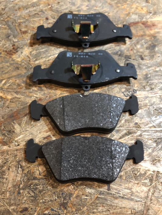 Original GM Saab 900 Opel Calibra Cavalier Bremsbelagsatz Neu