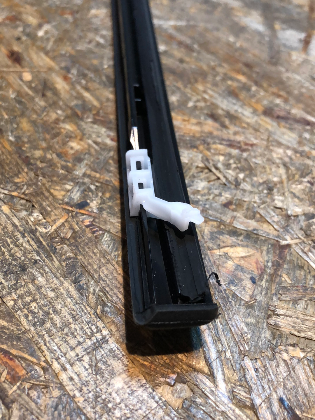 Original GM Opel Astra K Zierleiste an vorderer Windschutzscheibe rechts Neu