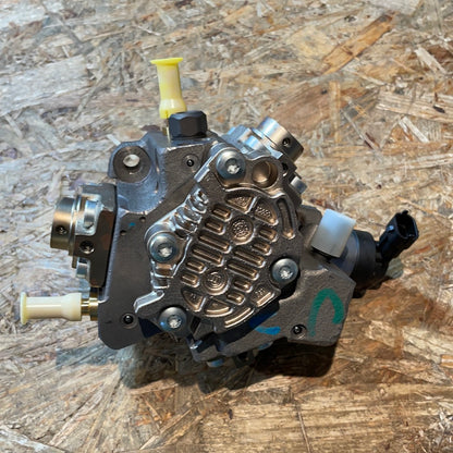 Original GM Opel Vivaro Renault Trafic Hochdruckpumpe Neu