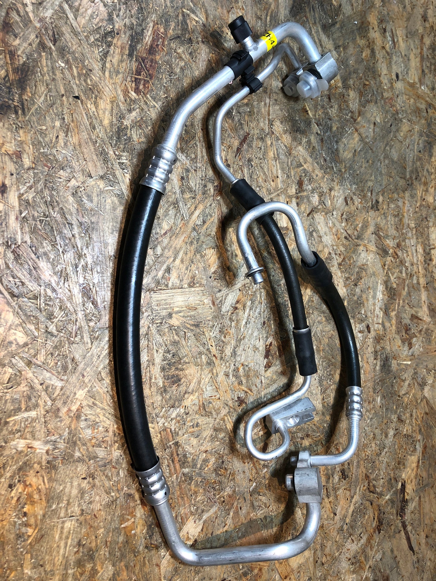 Original GM Opel Corsa D 1.3 CDTI Kühlmittelrohr Kompressor Schlauch Neu