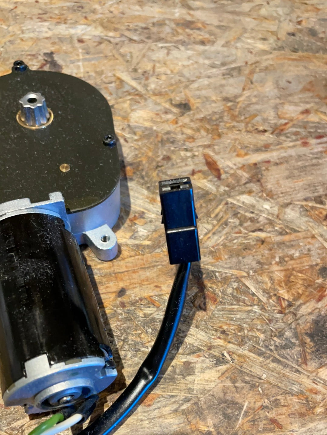 Original GM Opel Omega B Stellmotor Heckscheibenrollo Neu