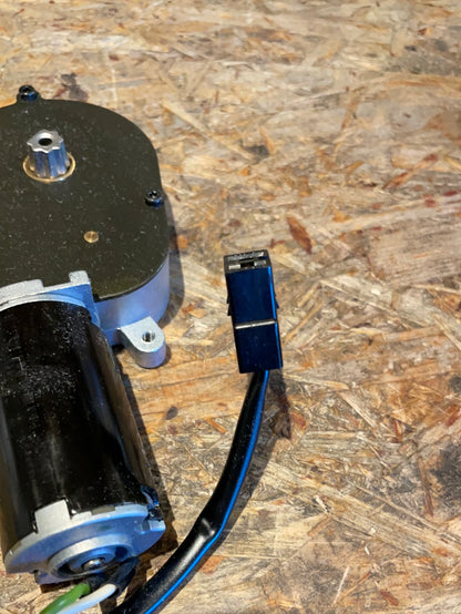 Original GM Opel Omega B Stellmotor Heckscheibenrollo Neu