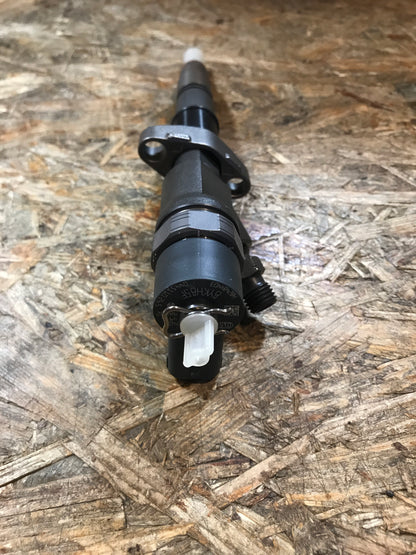 Original Trafic Vivaro Master II 2.5 DCI Einspritzdüse NEU