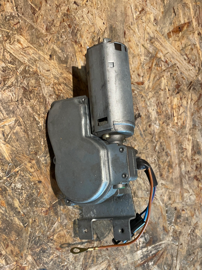 Original GM Opel Kadett E Caravan Wischermotor hinten Neu