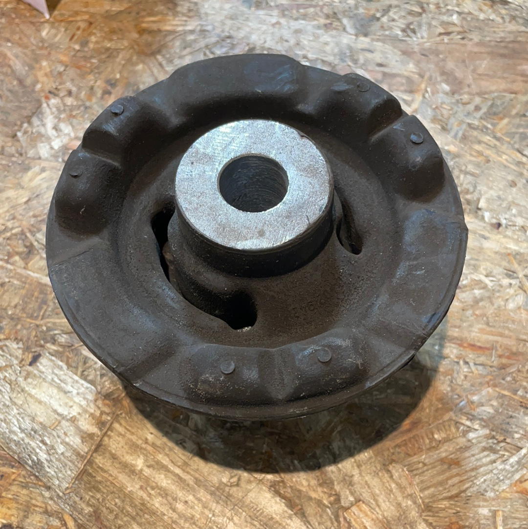 Original GM Opel Omega B Tonnenlager Hinterachse Neu