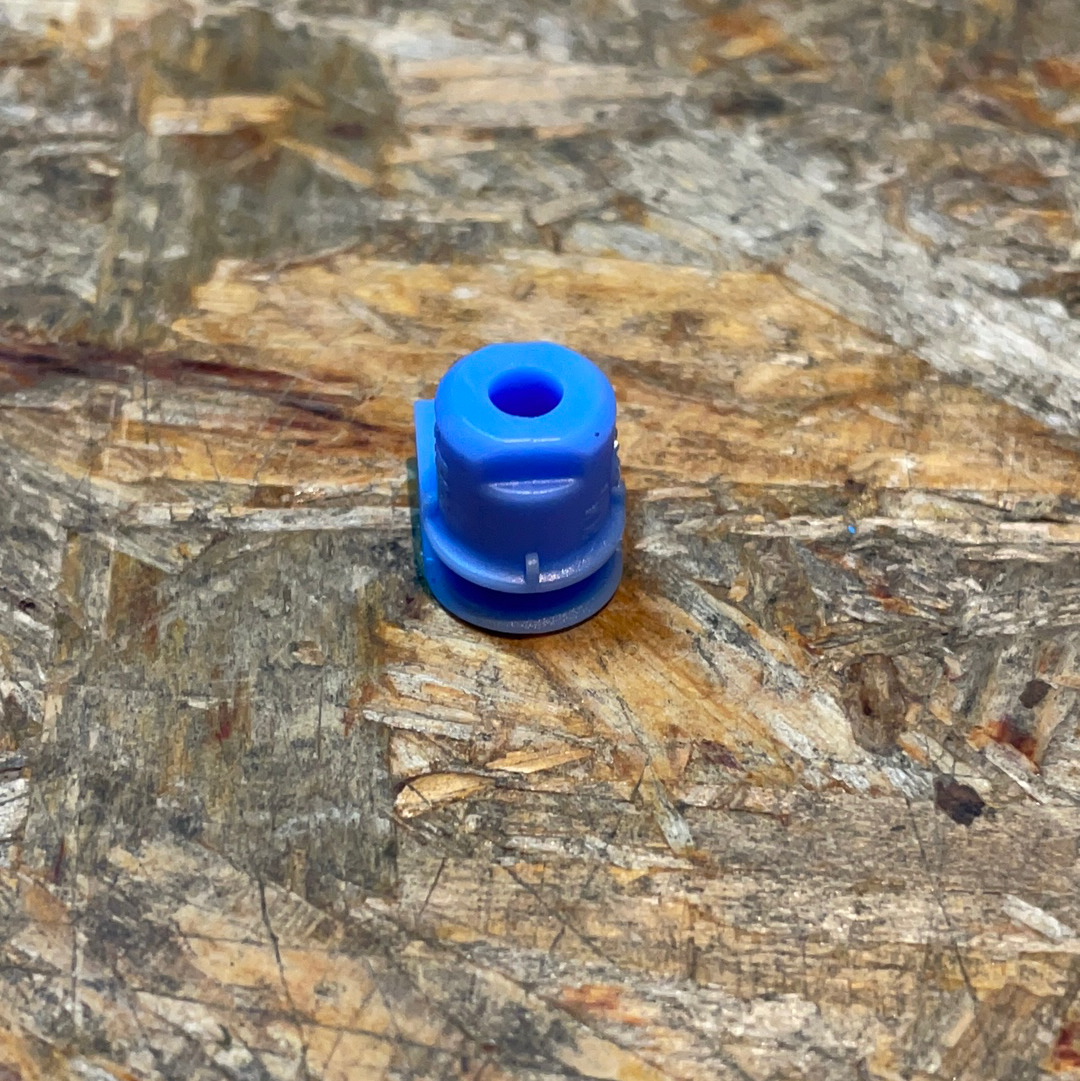 Original Chevrolet Cruze Bj. 2013 Mutter vorne Stoßstange Neu