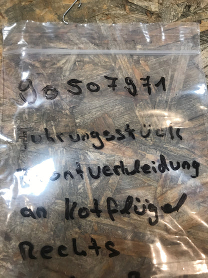 Original Opel Vectra B Führungsstück Frontverkleidung an Kotflügel Rechts NEU