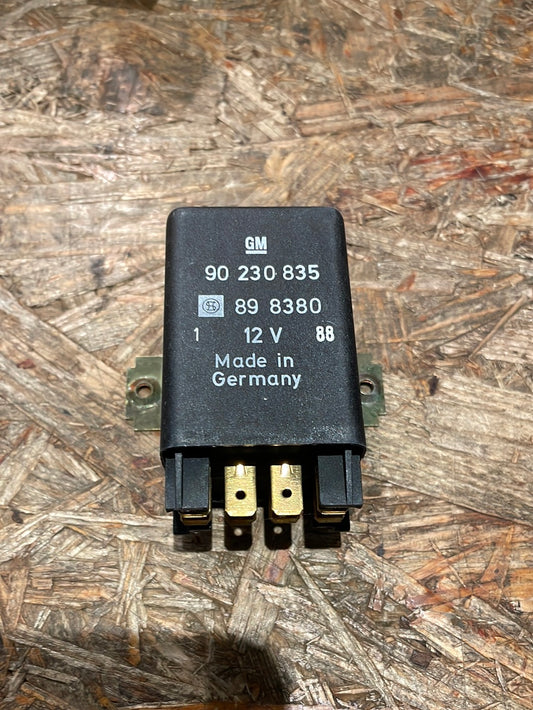 Original GM Opel Kadett E Licht Relais Neu