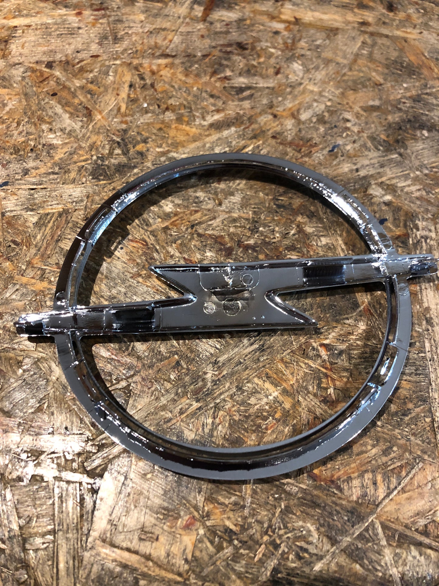 Original GM Opel Vivaro 2001-06 Omega B Speedster Movano A Emblem an Kühlergrill Neu