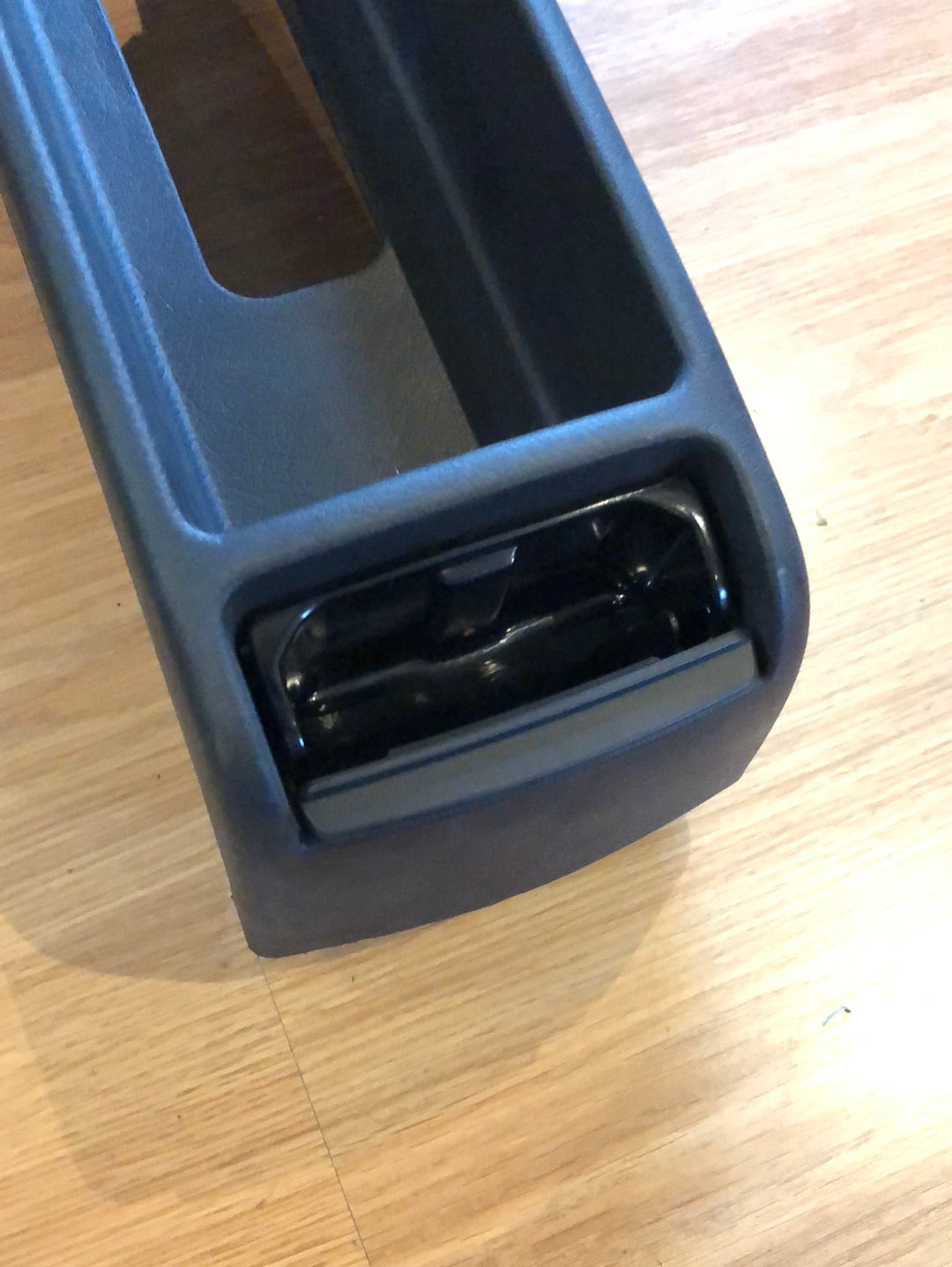 Original GM Opel Vectra B Tunnel Mittelkonsole ohne Armlehne schwarz Neu