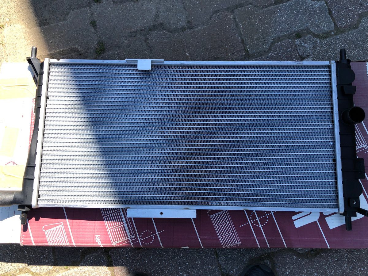 Opel Astra MK2 Kadett E Wasserkühler Neu