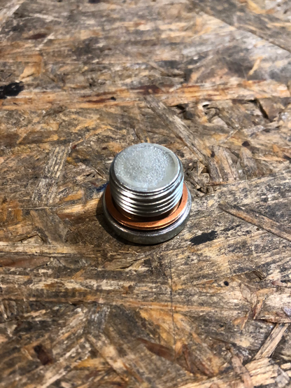 Original GM Opel Corsa C Verschlussschraube an Ölpumpe Neu