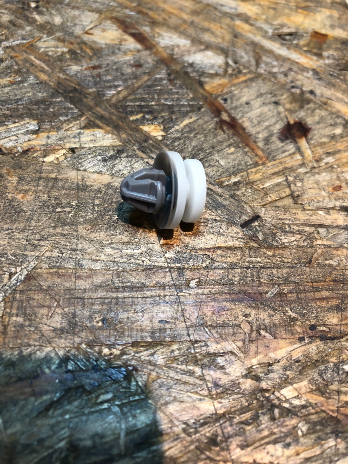 Original GM Opel Vivaro A Halteklammer Windschutzverkleidung Neu