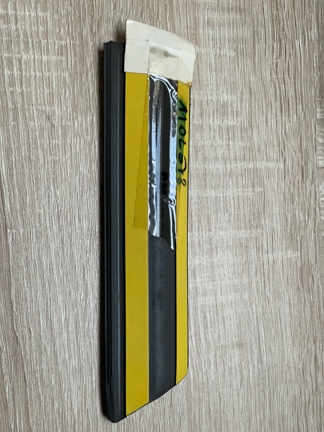 Original GM Opel Kadett E Zierleiste Kotflügel unten rechts grau mit Silberstreifen  Neu