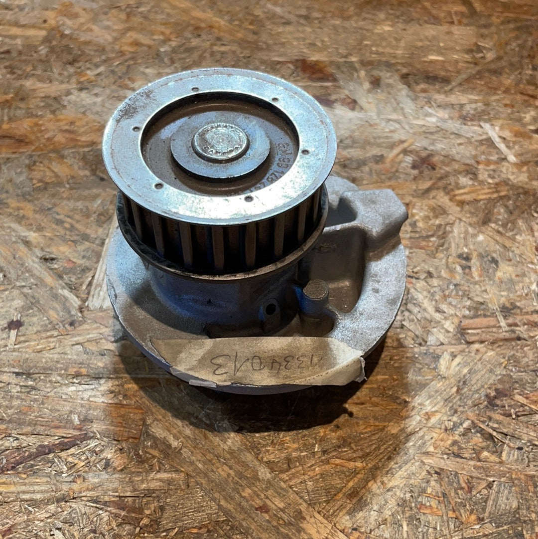 Original GM Opel Kadett E Ascona C Manta Rekord E Wasserpumpe Neu