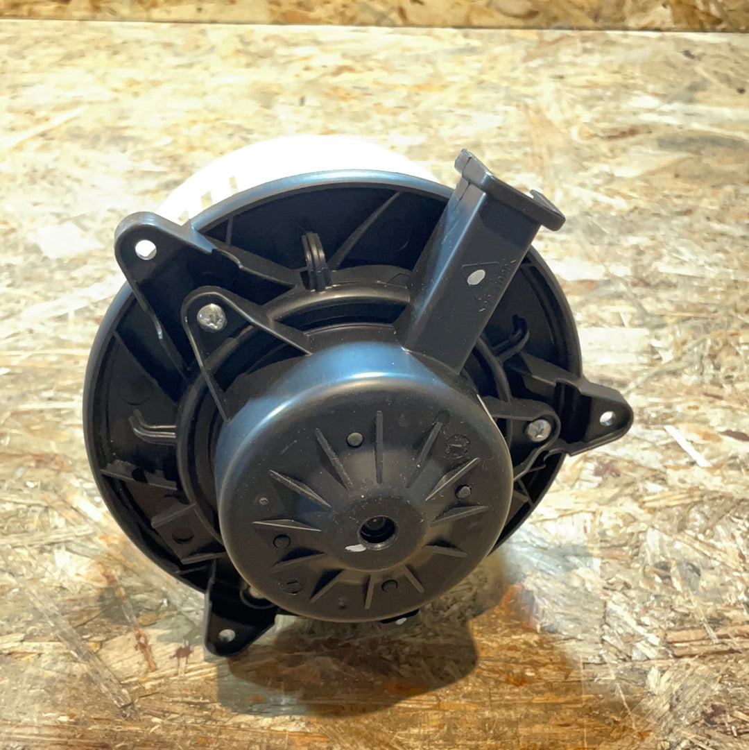 Original GM Chevrolet Cruze Malibu Gebläsemotor Neu