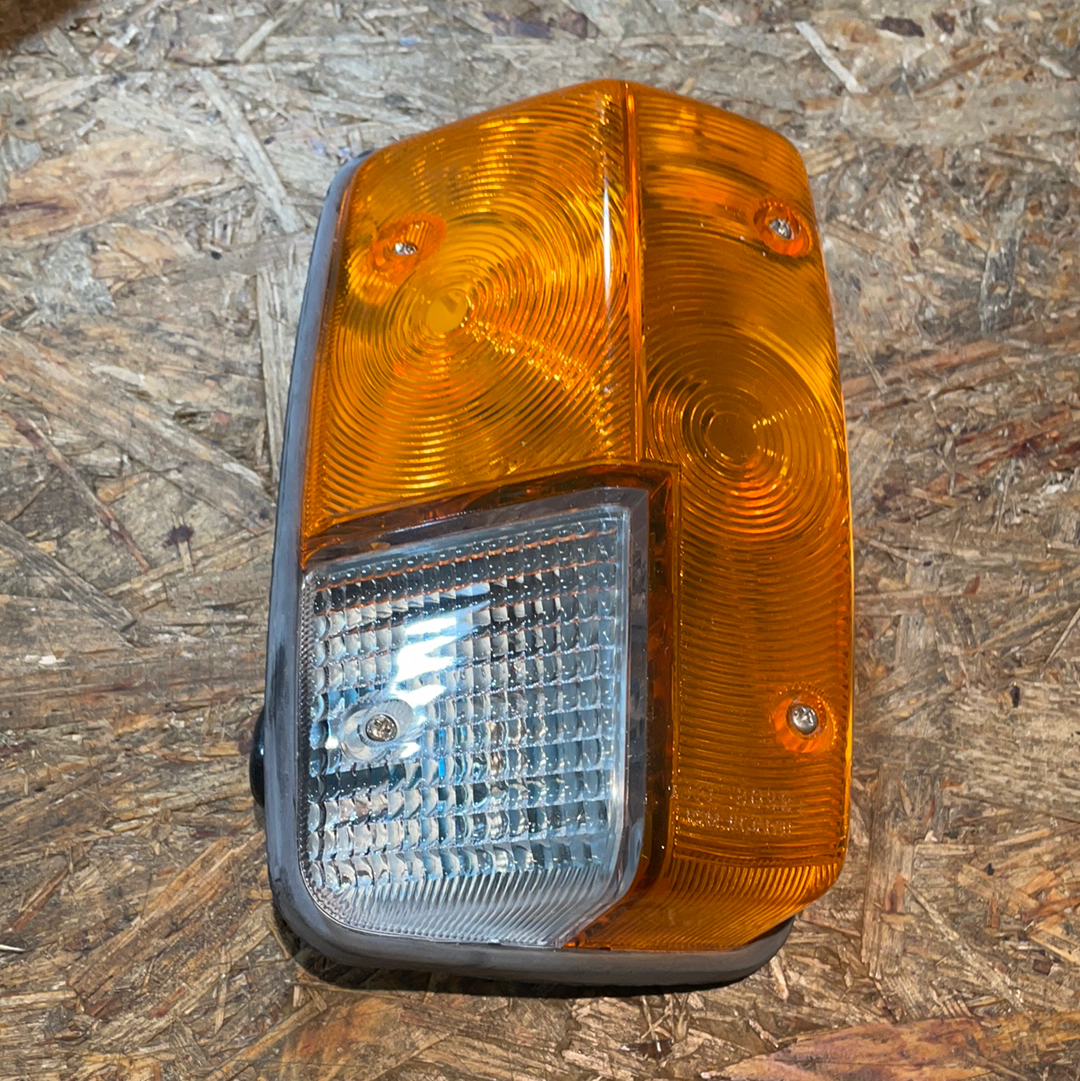 Original GM Isuzu Trooper Blinkleuchte mit Rückwärtsgang Neu