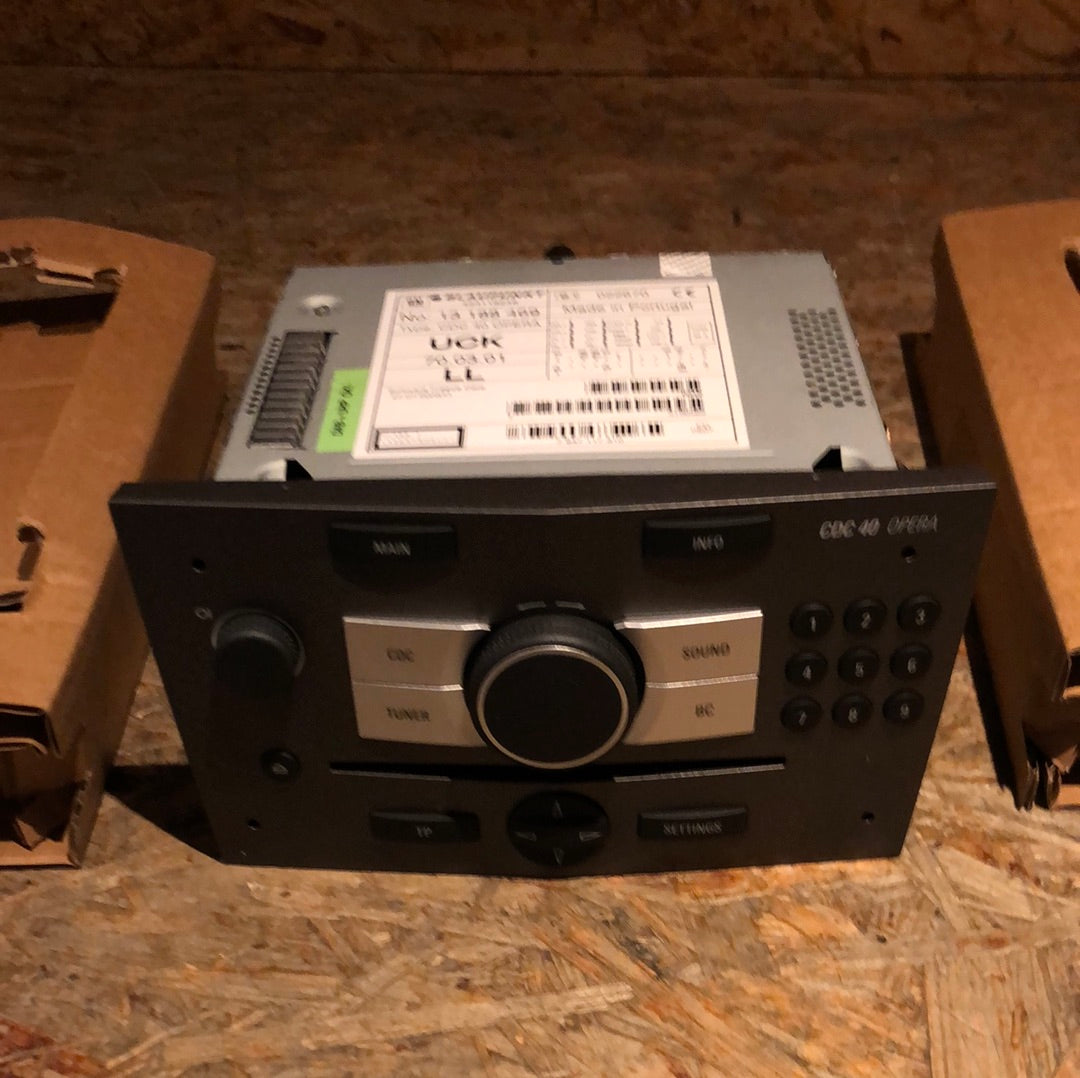 Original GM Opel Zafira B Astra H Radio CDC40 Neu