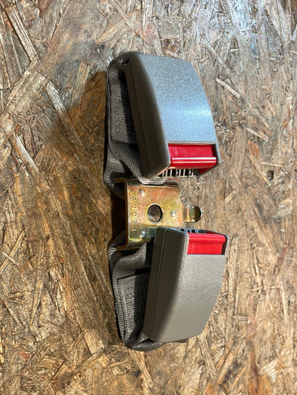 Original GM Opel Omega B Beckengurt Schloß grau rechts Neu