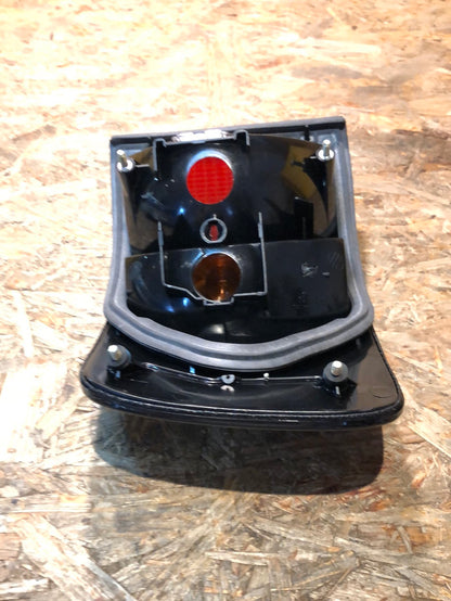 Original Hella Audi 100 Bj. 90-94 Gehäuse Heckleuchte rechts Neu