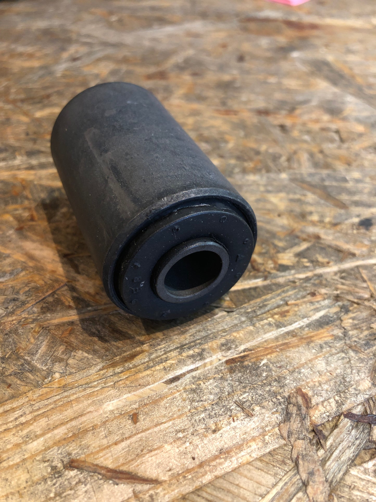 Original GM Opel Campo Buchse Hinterradaufhängung Neu
