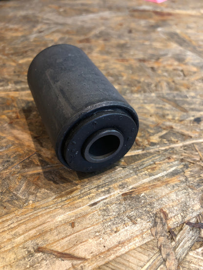 Original GM Opel Campo Buchse Hinterradaufhängung Neu