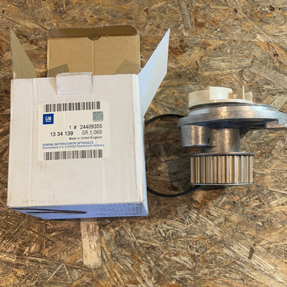 Original GM Opel Wasserpumpe Neu