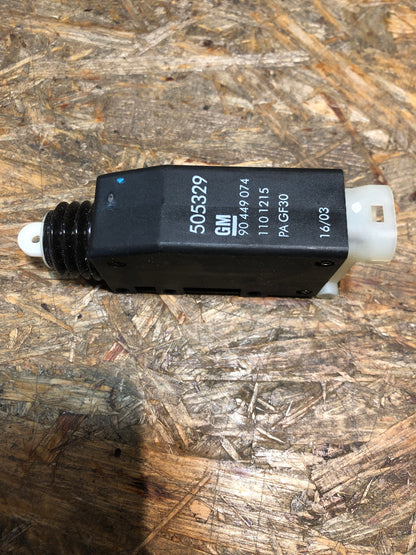 Original Opel Omega Astra Corsa Stellmotor 2V hinten Neu