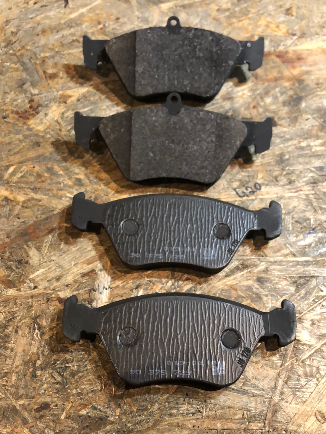 Original GM Saab 900 Opel Calibra Cavalier Bremsbelagsatz Neu