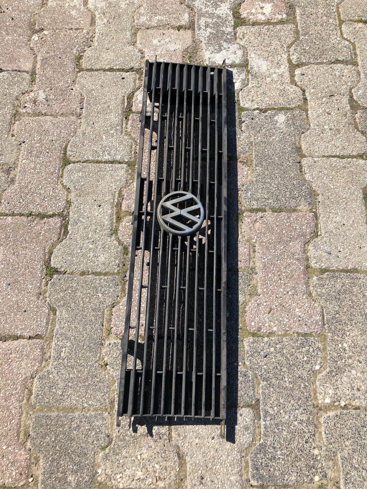 Original VW Passat 32 B Frontgrill Neu