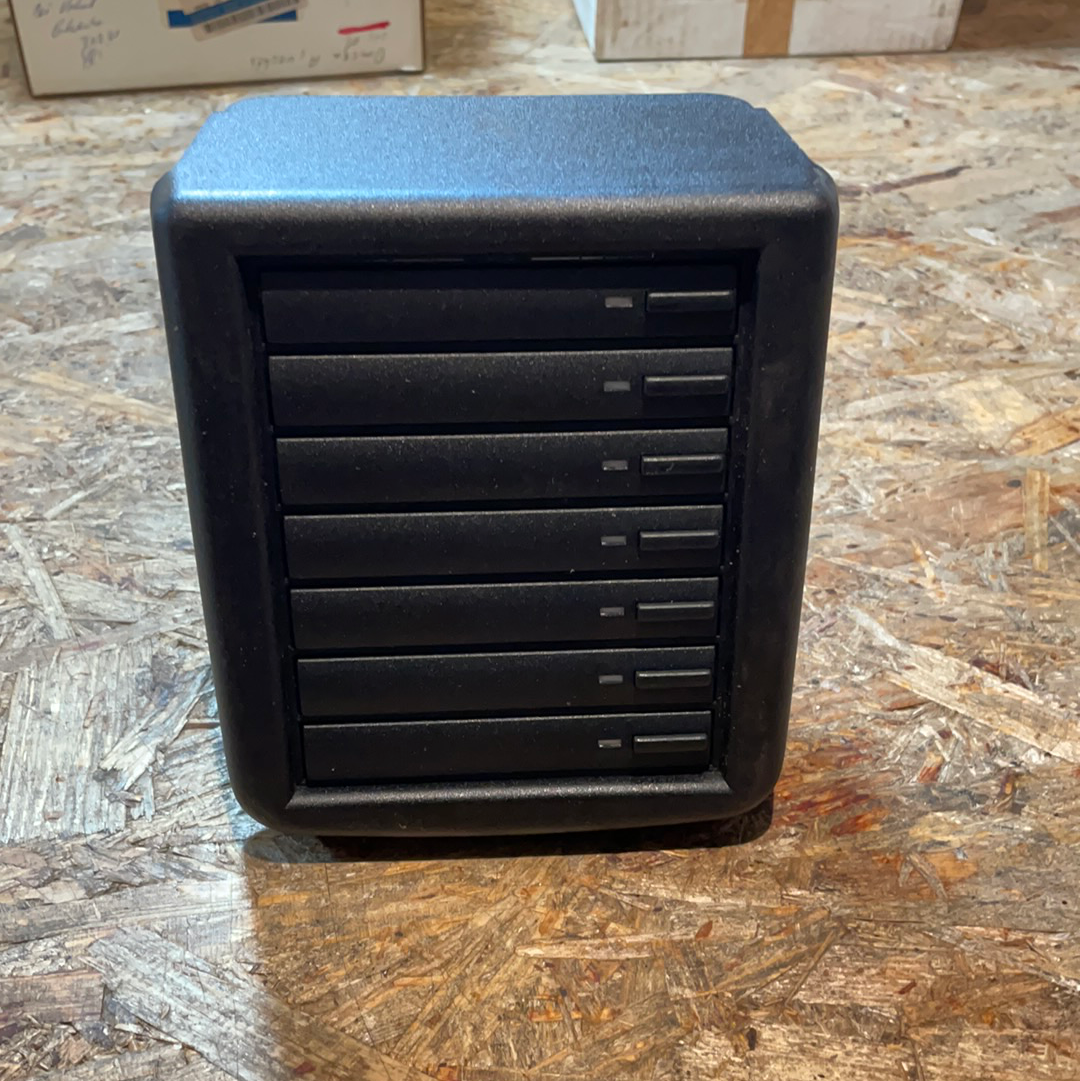 Original GM Opel Omega B Kassettenbox Neu