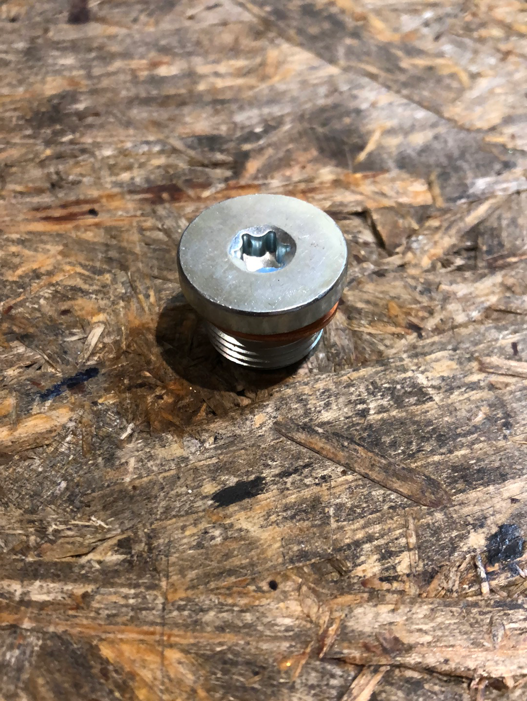 Original GM Opel Corsa C Verschlussschraube an Ölpumpe Neu