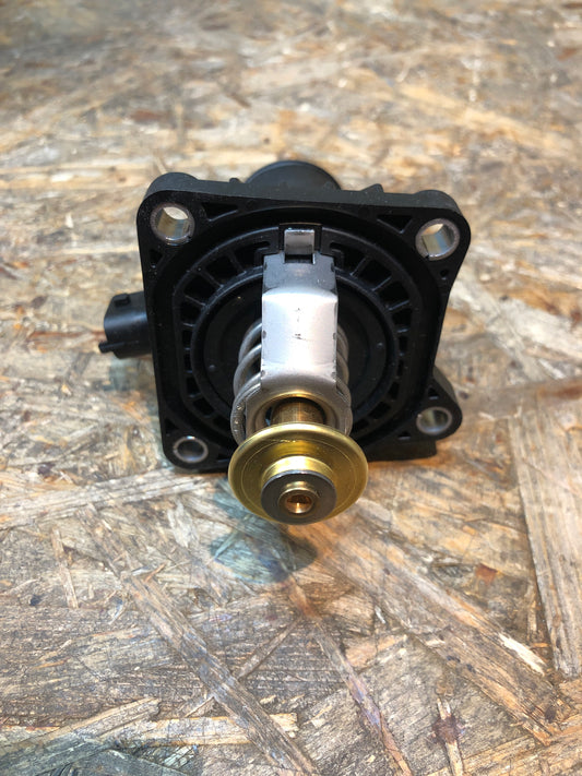 Original GM Opel Astra J Insignia Mokka Zafira C Thermostat Gehäuse Neu