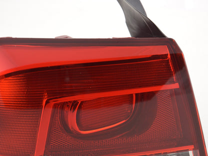 Verschleißteile Rückleuchte links VW Passat 3C Limousine Bj. 2010- rot/klar