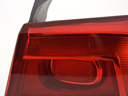 Verschleißteile Rückleuchte rechts VW Passat 3C Limousine Bj. 2010- rot/klar
