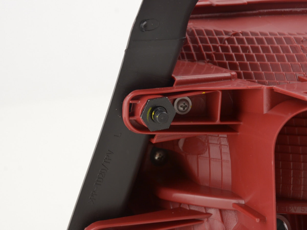 Verschleißteile Rückleuchte links VW Passat 3C Limo Bj. 10-14 schwarz